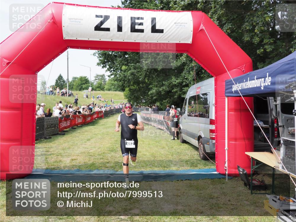 21.06.2025 - 27. Vierlanden-Triathlon MichiJ http://msf.ph/oto/7999513 15.06.2026 11:23:01 Ziel 452 meine-sportfotos.de