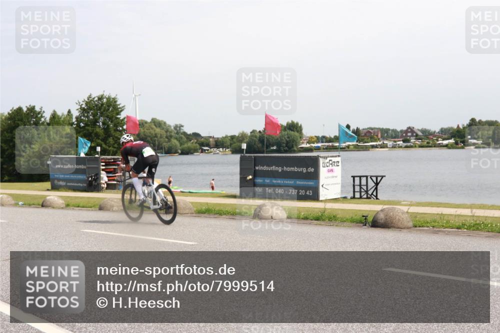 21.06.2025 - 27. Vierlanden-Triathlon H.Heesch http://msf.ph/oto/7999514 15.06.2025 11:39:41 Radfahren 708 meine-sportfotos.de