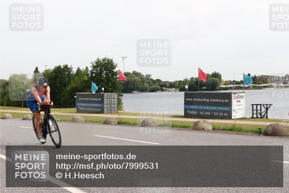 15.06.2025 - 27. Vierlanden-Triathlon H.Heesch http://msf.ph/oto/7999531 15.06.2025 10:23:32 Radfahren 64, 226, 507 meine-sportfotos.de
