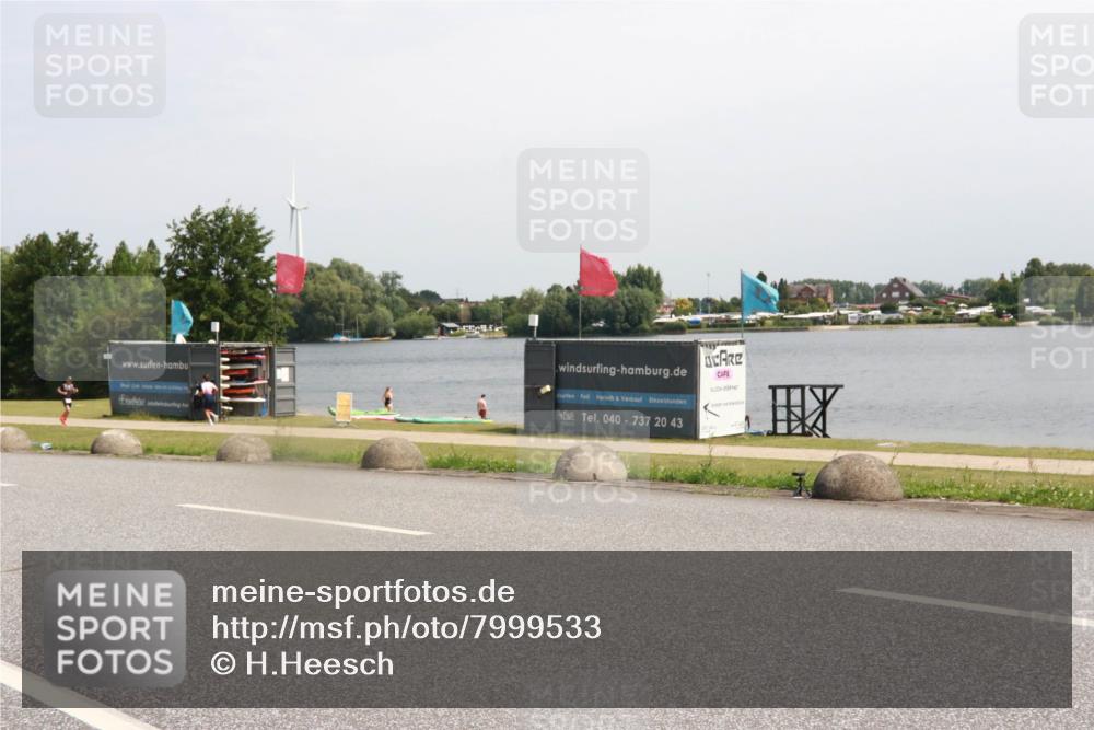 21.06.2025 - 27. Vierlanden-Triathlon H.Heesch http://msf.ph/oto/7999533 15.06.2025 11:39:43 Radfahren 692, 708 meine-sportfotos.de