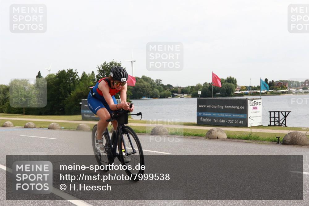 15.06.2025 - 27. Vierlanden-Triathlon H.Heesch http://msf.ph/oto/7999538 15.06.2025 10:23:32 Radfahren 64, 226, 507 meine-sportfotos.de