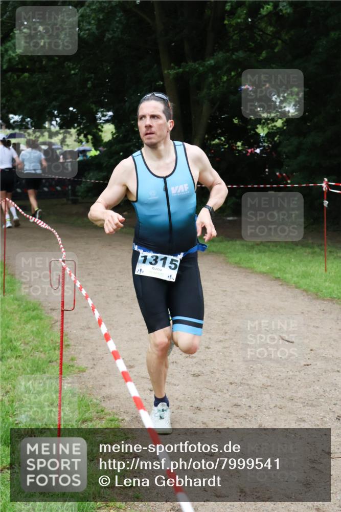 21.06.2025 - 27. Vierlanden-Triathlon Lena Gebhardt http://msf.ph/oto/7999541 15.06.2025 14:00:46 Laufen 1315 meine-sportfotos.de