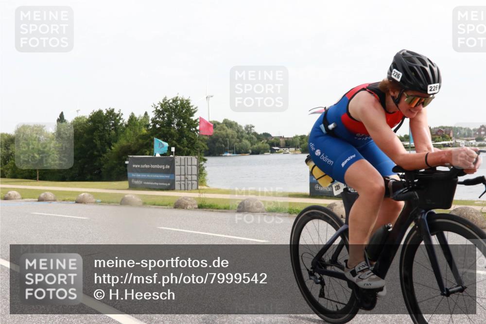 15.06.2025 - 27. Vierlanden-Triathlon H.Heesch http://msf.ph/oto/7999542 15.06.2025 10:23:32 Radfahren 64, 226, 507 meine-sportfotos.de