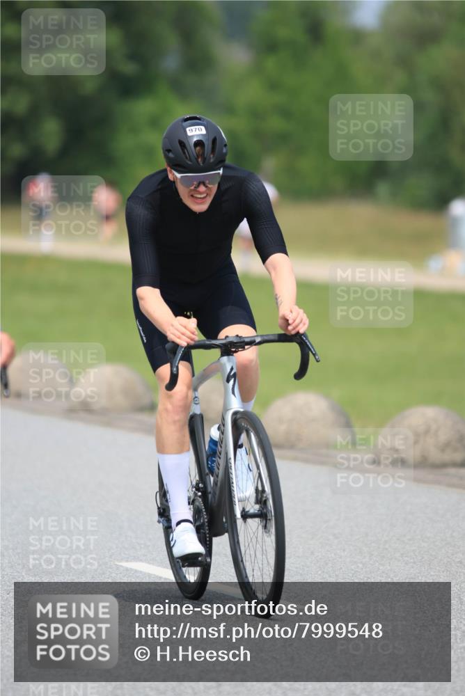 21.06.2025 - 27. Vierlanden-Triathlon H.Heesch http://msf.ph/oto/7999548 15.06.2025 12:30:57 Radfahren 791, 970 meine-sportfotos.de