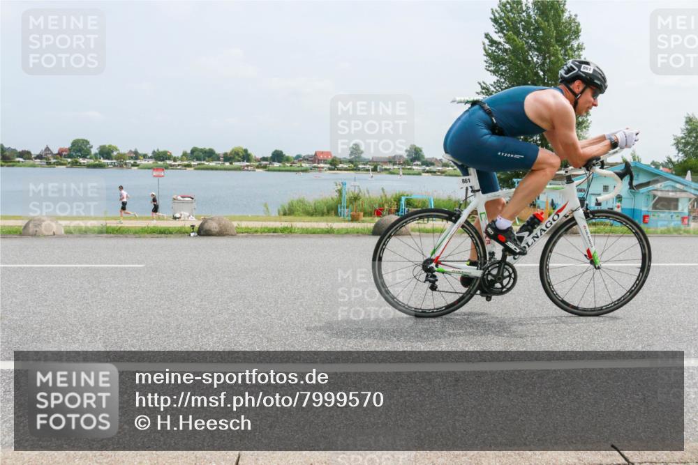 21.06.2025 - 27. Vierlanden-Triathlon H.Heesch http://msf.ph/oto/7999570 15.06.2025 12:31:49 Radfahren 861 meine-sportfotos.de