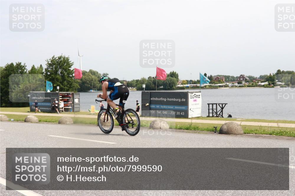 21.06.2025 - 27. Vierlanden-Triathlon H.Heesch http://msf.ph/oto/7999590 15.06.2025 11:40:01 Radfahren 654, 711, 743 meine-sportfotos.de
