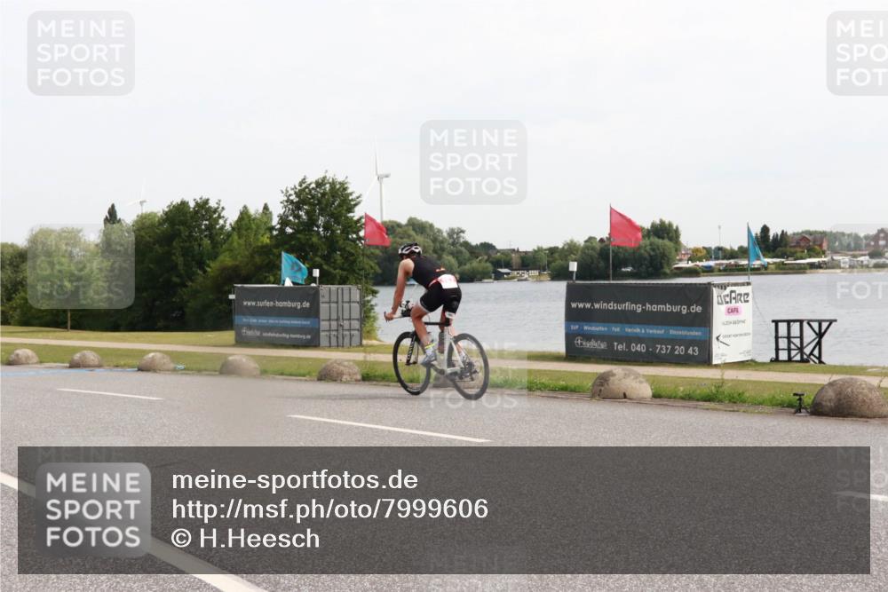 15.06.2025 - 27. Vierlanden-Triathlon H.Heesch http://msf.ph/oto/7999606 15.06.2025 10:23:42 Radfahren 559 meine-sportfotos.de