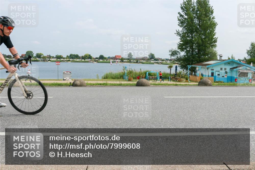 21.06.2025 - 27. Vierlanden-Triathlon H.Heesch http://msf.ph/oto/7999608 15.06.2025 12:32:10 Radfahren 703 meine-sportfotos.de