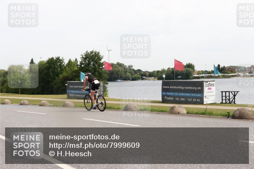 15.06.2025 - 27. Vierlanden-Triathlon H.Heesch http://msf.ph/oto/7999609 15.06.2025 10:23:43 Radfahren 163 meine-sportfotos.de