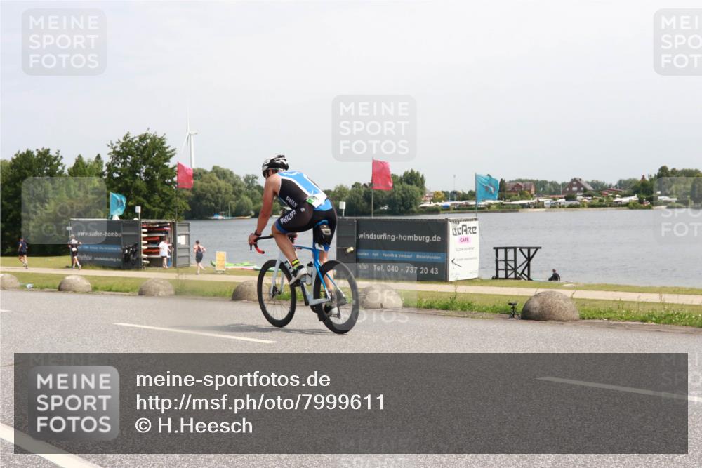 21.06.2025 - 27. Vierlanden-Triathlon H.Heesch http://msf.ph/oto/7999611 15.06.2025 11:40:02 Radfahren 654, 685, 711, 743 meine-sportfotos.de