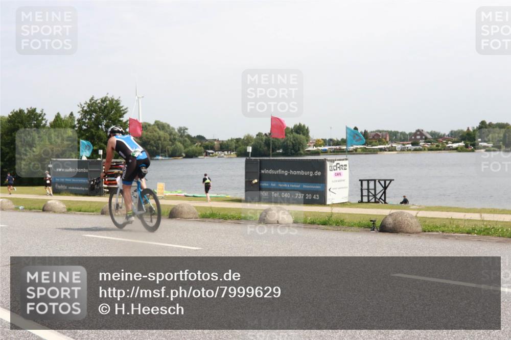 21.06.2025 - 27. Vierlanden-Triathlon H.Heesch http://msf.ph/oto/7999629 15.06.2025 11:40:02 Radfahren 654, 685, 711, 743 meine-sportfotos.de