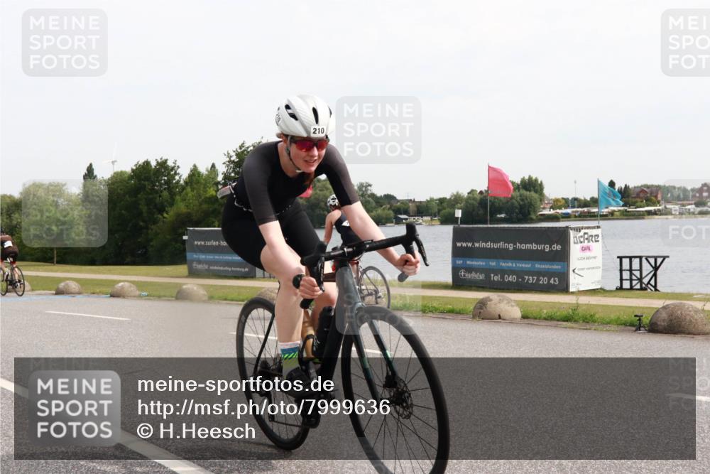15.06.2025 - 27. Vierlanden-Triathlon H.Heesch http://msf.ph/oto/7999636 15.06.2025 10:23:50 Radfahren 163, 210, 247, 508, 521, 590, 611 meine-sportfotos.de
