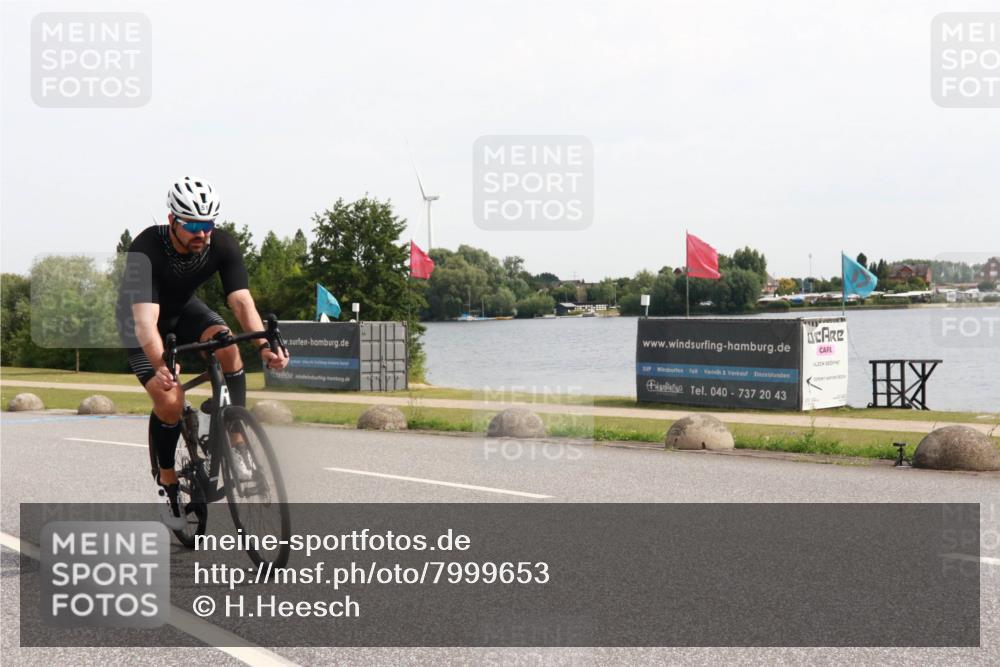15.06.2025 - 27. Vierlanden-Triathlon H.Heesch http://msf.ph/oto/7999653 15.06.2025 10:24:40 Radfahren 30, 32, 51, 606 meine-sportfotos.de