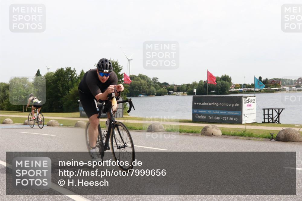 15.06.2025 - 27. Vierlanden-Triathlon H.Heesch http://msf.ph/oto/7999656 15.06.2025 10:24:42 Radfahren 30, 51, 491, 606 meine-sportfotos.de