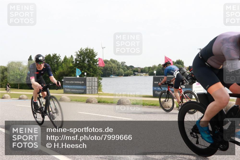 15.06.2025 - 27. Vierlanden-Triathlon H.Heesch http://msf.ph/oto/7999666 15.06.2025 10:25:23 Radfahren 2, 8, 216, 223, 593 meine-sportfotos.de