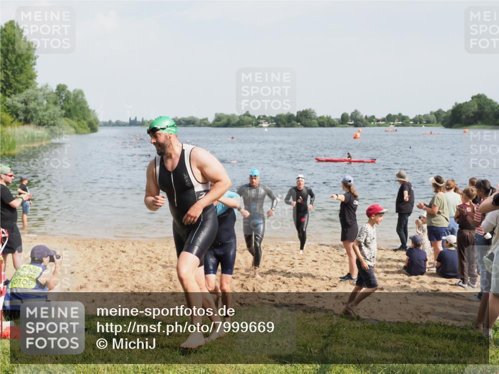 21.06.2025 - 27. Vierlanden-Triathlon MichiJ http://msf.ph/oto/7999669 15.06.2026 10:03:42 Schwimmen 377, 425, 432, 436, 439 meine-sportfotos.de