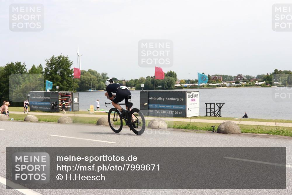 21.06.2025 - 27. Vierlanden-Triathlon H.Heesch http://msf.ph/oto/7999671 15.06.2025 11:40:08 Radfahren 654, 685, 743 meine-sportfotos.de