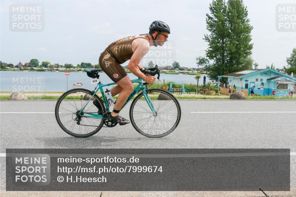 21.06.2025 - 27. Vierlanden-Triathlon H.Heesch http://msf.ph/oto/7999674 15.06.2025 12:32:21 Radfahren 819 meine-sportfotos.de