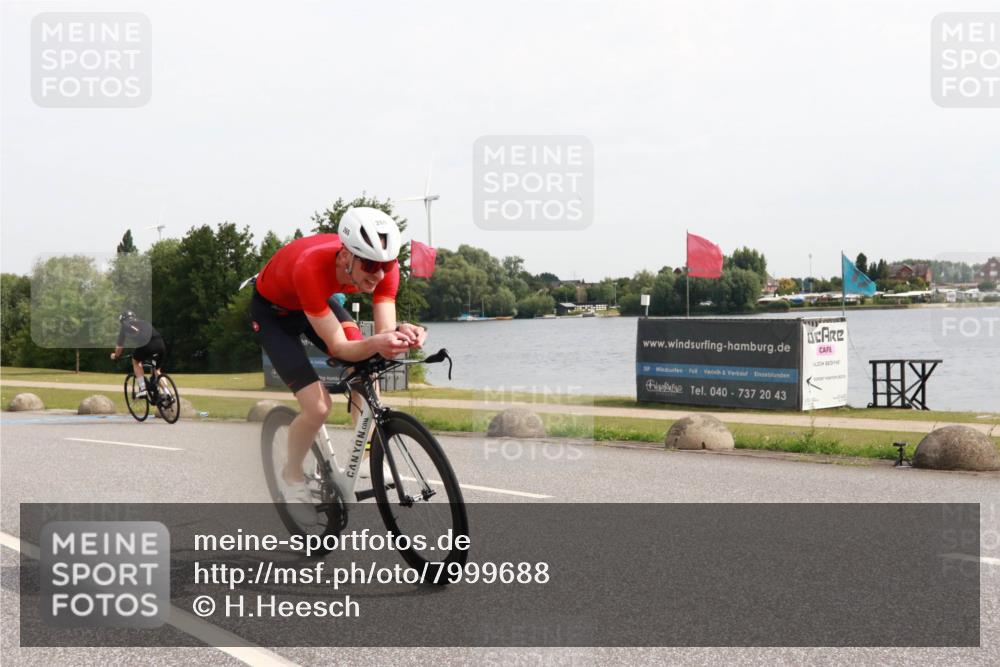 15.06.2025 - 27. Vierlanden-Triathlon H.Heesch http://msf.ph/oto/7999688 15.06.2025 10:25:56 Radfahren 20, 265, 477, 582, 604, 621, 626, 634 meine-sportfotos.de