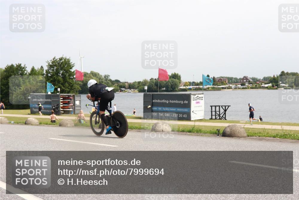 21.06.2025 - 27. Vierlanden-Triathlon H.Heesch http://msf.ph/oto/7999694 15.06.2025 11:40:12 Radfahren 774, 869 meine-sportfotos.de