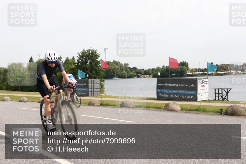 15.06.2025 - 27. Vierlanden-Triathlon H.Heesch http://msf.ph/oto/7999696 15.06.2025 10:26:06 Radfahren 129, 212, 595 meine-sportfotos.de