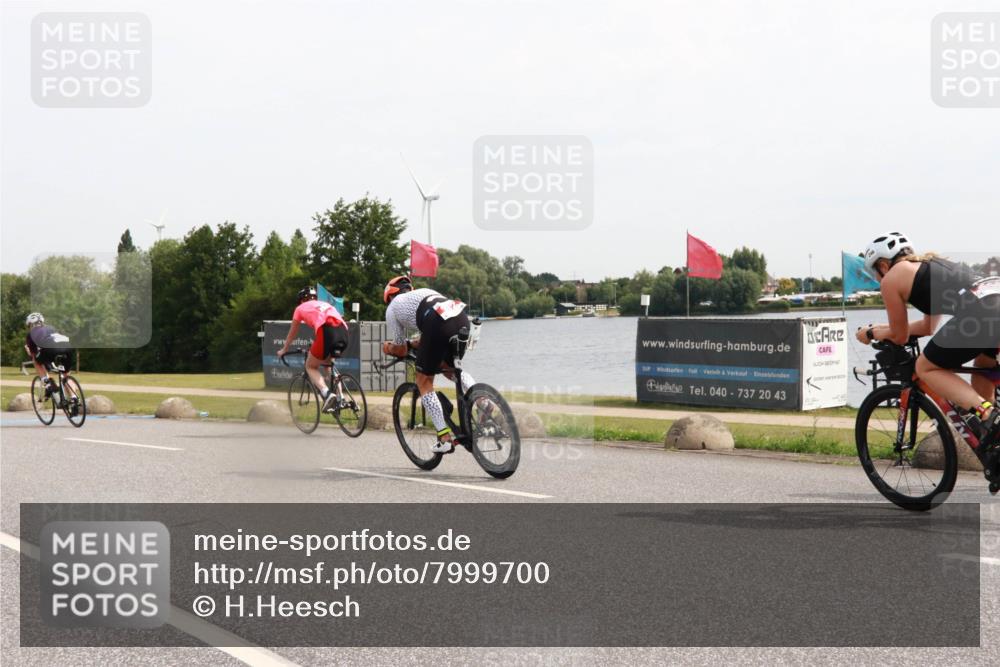 15.06.2025 - 27. Vierlanden-Triathlon H.Heesch http://msf.ph/oto/7999700 15.06.2025 10:26:08 Radfahren 129, 182, 212, 246, 566, 595, 633 meine-sportfotos.de