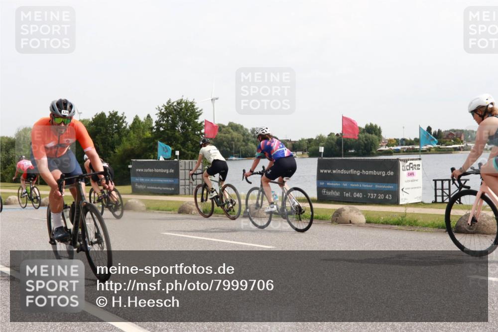 15.06.2025 - 27. Vierlanden-Triathlon H.Heesch http://msf.ph/oto/7999706 15.06.2025 10:26:09 Radfahren 129, 182, 212, 246, 489, 501, 566, 577, 595, 633 meine-sportfotos.de