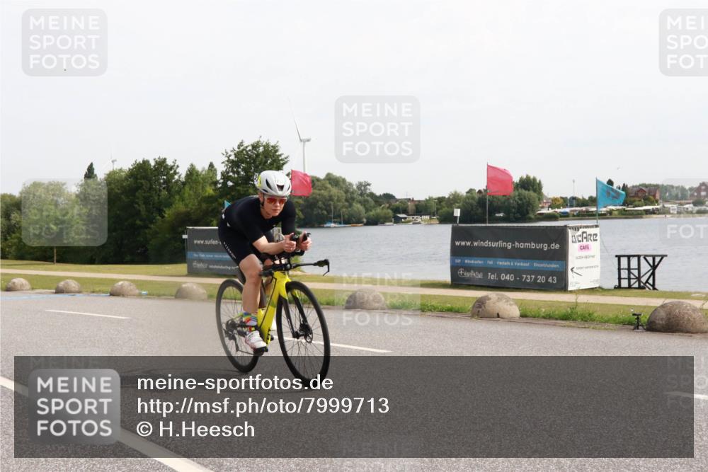 15.06.2025 - 27. Vierlanden-Triathlon H.Heesch http://msf.ph/oto/7999713 15.06.2025 10:26:30 Radfahren 222, 584 meine-sportfotos.de