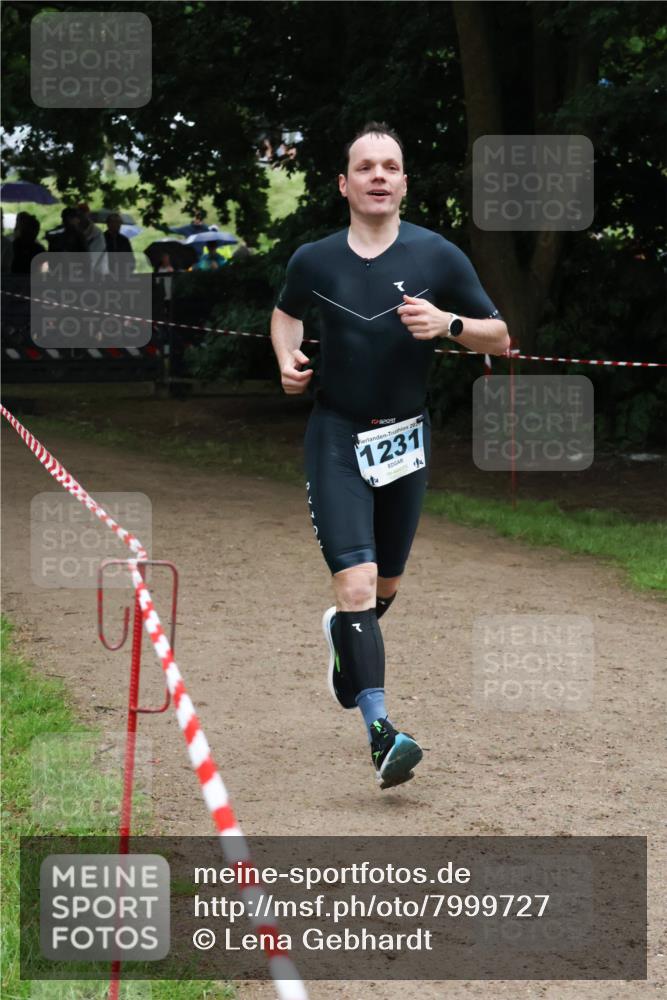 21.06.2025 - 27. Vierlanden-Triathlon Lena Gebhardt http://msf.ph/oto/7999727 15.06.2025 14:01:09 Laufen 202, 1231 meine-sportfotos.de