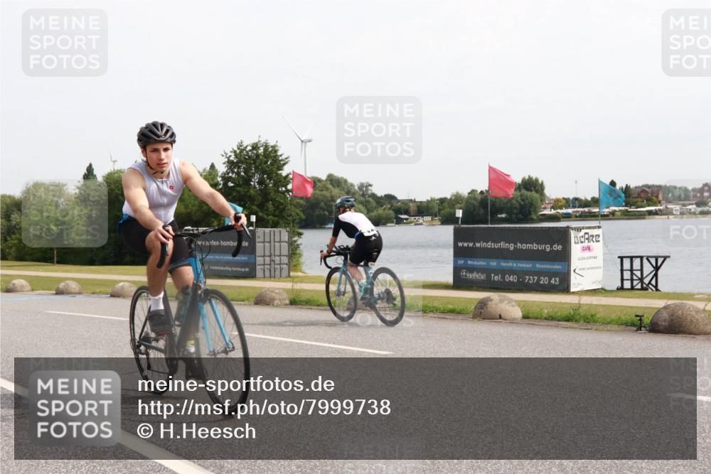 15.06.2025 - 27. Vierlanden-Triathlon H.Heesch http://msf.ph/oto/7999738 15.06.2025 10:26:40 Radfahren 19, 208, 220, 380, 571 meine-sportfotos.de