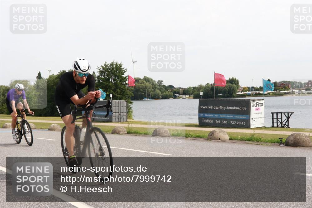 15.06.2025 - 27. Vierlanden-Triathlon H.Heesch http://msf.ph/oto/7999742 15.06.2025 10:26:47 Radfahren 12, 162, 194, 445, 526, 571 meine-sportfotos.de