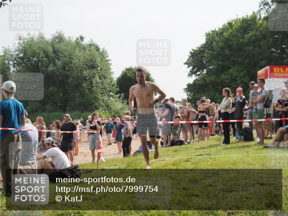15.06.2025 - 27. Vierlanden-Triathlon KatJ http://msf.ph/oto/7999754 15.06.2025 09:56:52 Schwimmen 258, 275, 281, 301, 320 meine-sportfotos.de