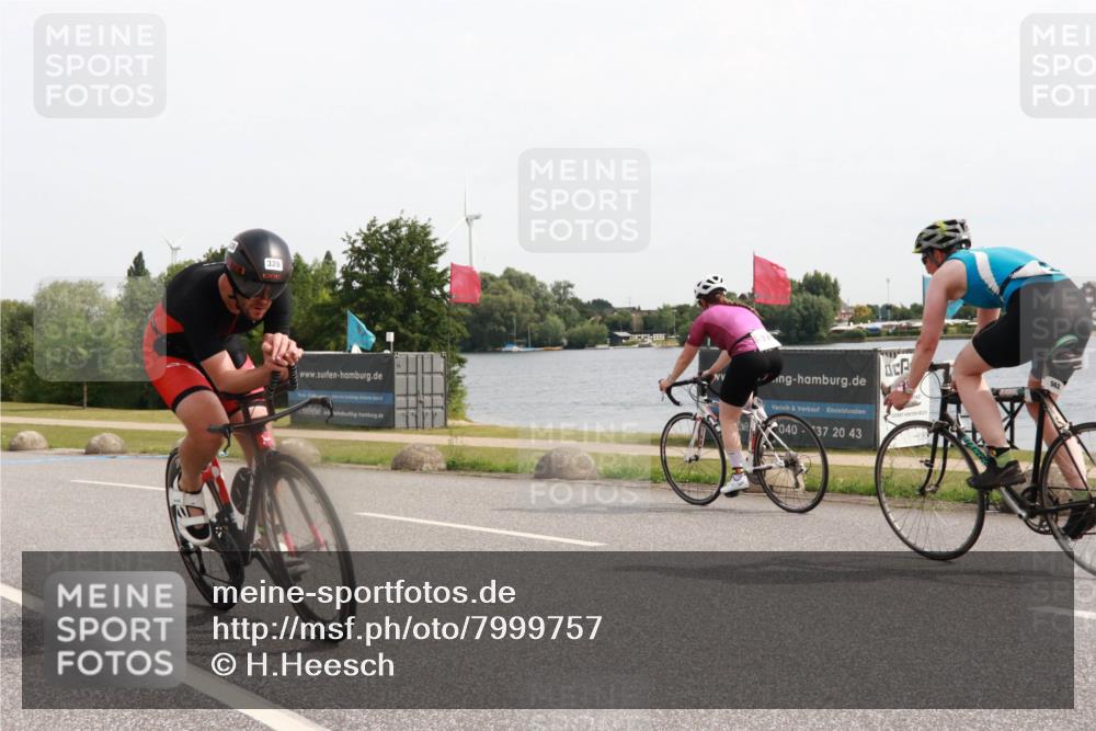 15.06.2025 - 27. Vierlanden-Triathlon H.Heesch http://msf.ph/oto/7999757 15.06.2025 10:26:54 Radfahren 328, 547, 562, 575 meine-sportfotos.de