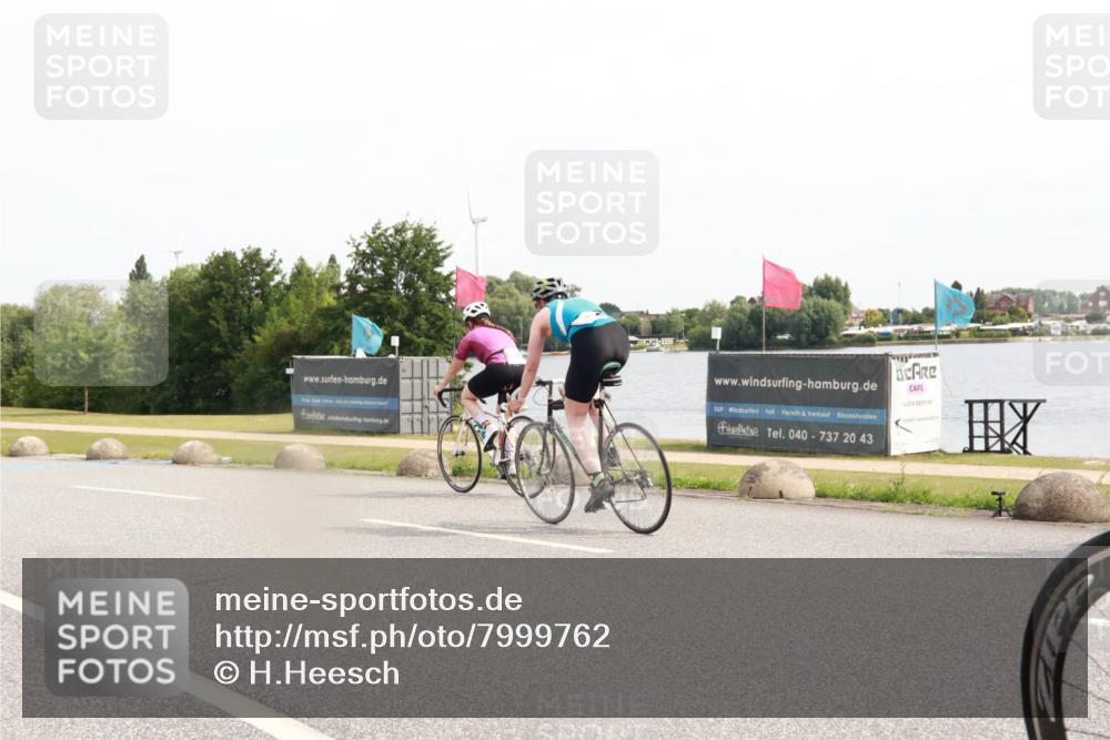 15.06.2025 - 27. Vierlanden-Triathlon H.Heesch http://msf.ph/oto/7999762 15.06.2025 10:26:54 Radfahren 328, 547, 562, 575 meine-sportfotos.de