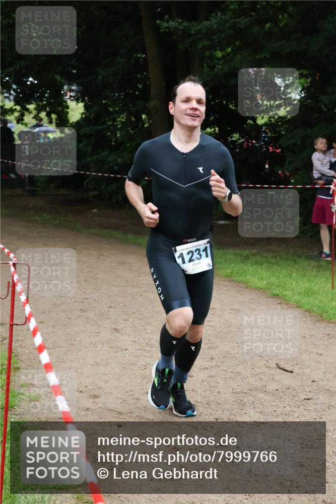 21.06.2025 - 27. Vierlanden-Triathlon Lena Gebhardt http://msf.ph/oto/7999766 15.06.2025 14:01:10 Laufen 5209, 202, 1231, 14 meine-sportfotos.de