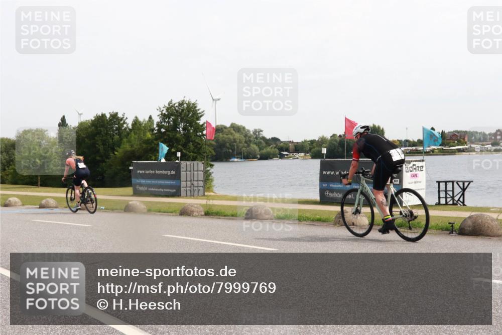 15.06.2025 - 27. Vierlanden-Triathlon H.Heesch http://msf.ph/oto/7999769 15.06.2025 10:26:59 Radfahren 328, 479, 537, 562, 575, 588 meine-sportfotos.de