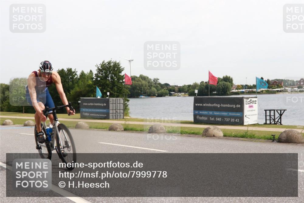 15.06.2025 - 27. Vierlanden-Triathlon H.Heesch http://msf.ph/oto/7999778 15.06.2025 10:27:05 Radfahren 35, 288, 479, 557, 588 meine-sportfotos.de