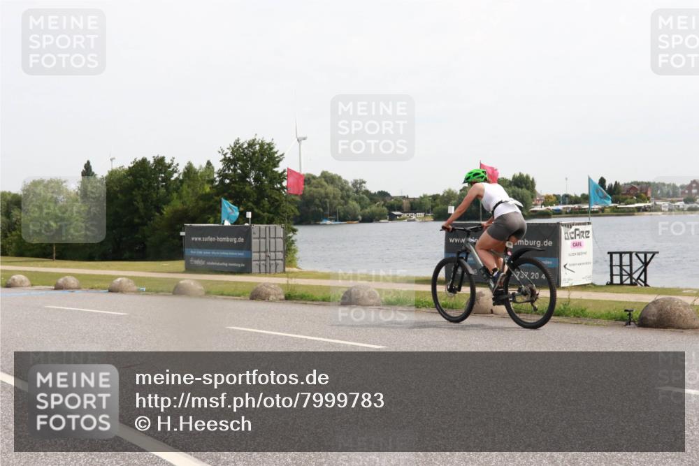 15.06.2025 - 27. Vierlanden-Triathlon H.Heesch http://msf.ph/oto/7999783 15.06.2025 10:27:06 Radfahren 35, 288, 557, 574, 588 meine-sportfotos.de