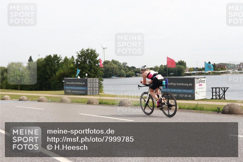 15.06.2025 - 27. Vierlanden-Triathlon H.Heesch http://msf.ph/oto/7999785 15.06.2025 10:27:12 Radfahren 227, 574 meine-sportfotos.de