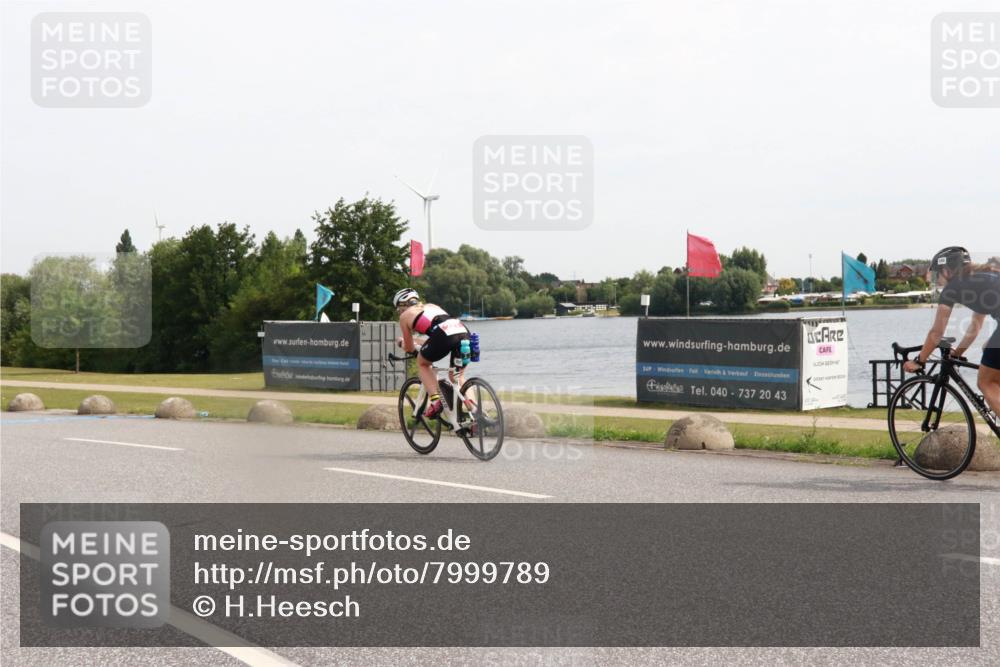 15.06.2025 - 27. Vierlanden-Triathlon H.Heesch http://msf.ph/oto/7999789 15.06.2025 10:27:12 Radfahren 227, 574 meine-sportfotos.de