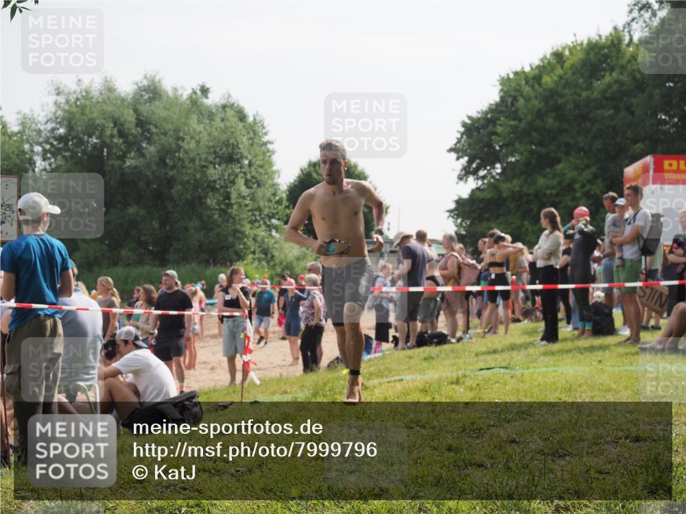 15.06.2025 - 27. Vierlanden-Triathlon KatJ http://msf.ph/oto/7999796 15.06.2025 09:56:52 Schwimmen 258, 275, 281, 301, 320 meine-sportfotos.de
