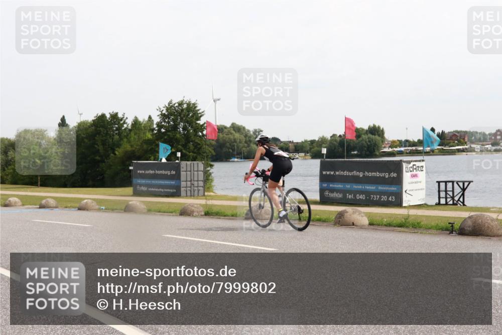 15.06.2025 - 27. Vierlanden-Triathlon H.Heesch http://msf.ph/oto/7999802 15.06.2025 10:27:18 Radfahren 206, 227, 586 meine-sportfotos.de