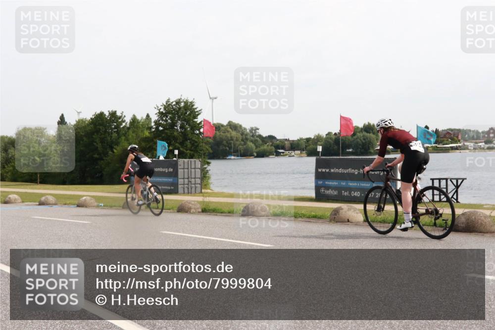 15.06.2025 - 27. Vierlanden-Triathlon H.Heesch http://msf.ph/oto/7999804 15.06.2025 10:27:18 Radfahren 206, 227, 586 meine-sportfotos.de