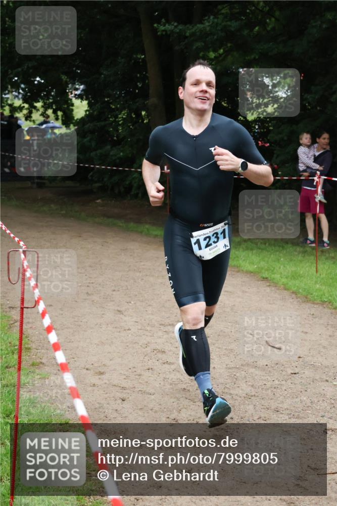 21.06.2025 - 27. Vierlanden-Triathlon Lena Gebhardt http://msf.ph/oto/7999805 15.06.2025 14:01:10 Laufen 7, 52037, 202, 1231 meine-sportfotos.de