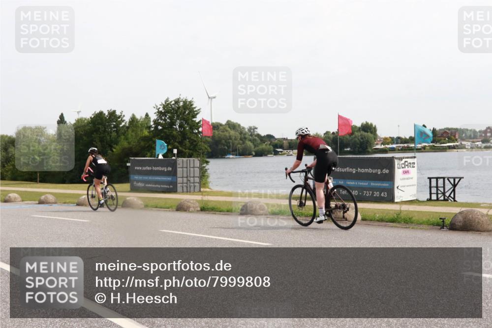 15.06.2025 - 27. Vierlanden-Triathlon H.Heesch http://msf.ph/oto/7999808 15.06.2025 10:27:18 Radfahren 206, 227, 586 meine-sportfotos.de