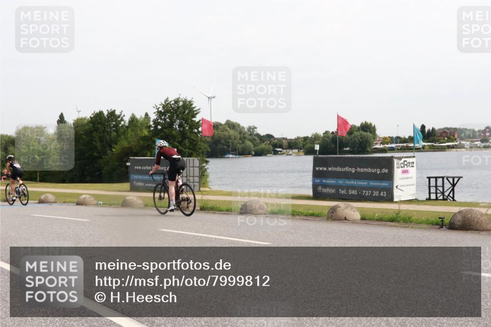 15.06.2025 - 27. Vierlanden-Triathlon H.Heesch http://msf.ph/oto/7999812 15.06.2025 10:27:19 Radfahren 206, 227, 586, 594 meine-sportfotos.de