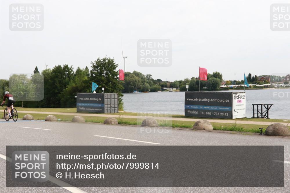 15.06.2025 - 27. Vierlanden-Triathlon H.Heesch http://msf.ph/oto/7999814 15.06.2025 10:27:20 Radfahren 206, 227, 586, 594 meine-sportfotos.de