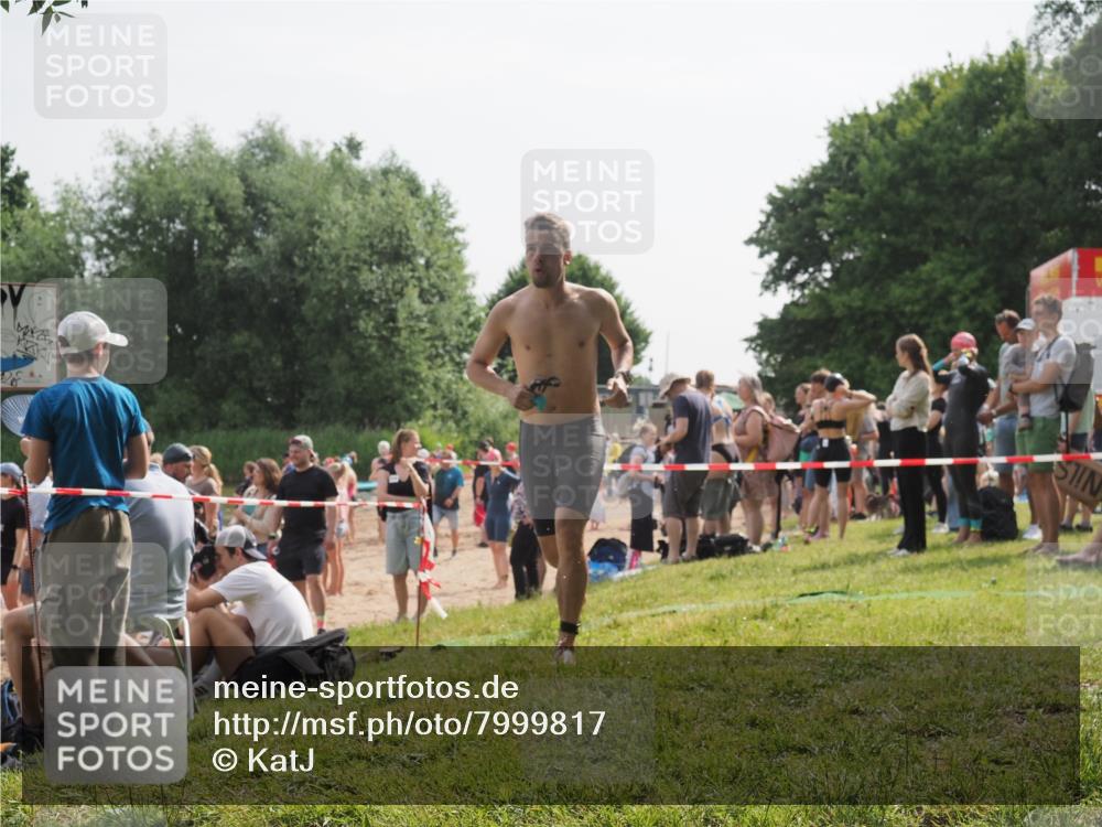 15.06.2025 - 27. Vierlanden-Triathlon KatJ http://msf.ph/oto/7999817 15.06.2025 09:56:52 Schwimmen 258, 275, 281, 301, 320 meine-sportfotos.de