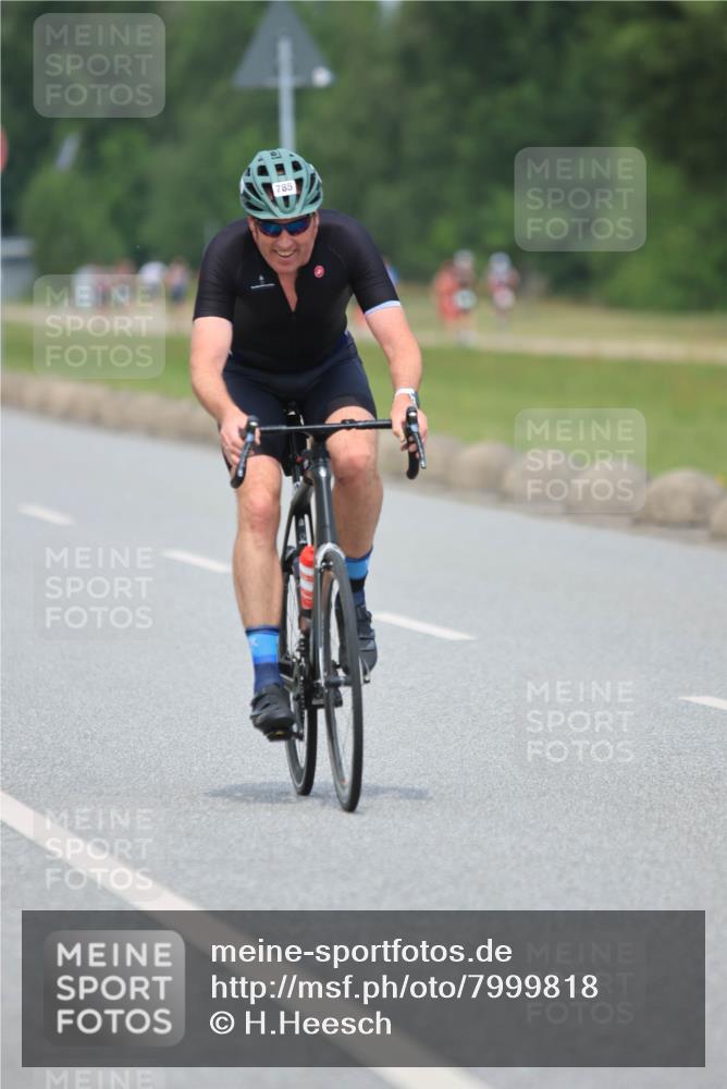 21.06.2025 - 27. Vierlanden-Triathlon H.Heesch http://msf.ph/oto/7999818 15.06.2025 12:31:39 Radfahren 785, 861, 1000, 1001, 1002, 1003 meine-sportfotos.de