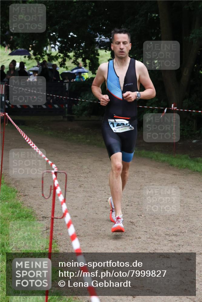 21.06.2025 - 27. Vierlanden-Triathlon Lena Gebhardt http://msf.ph/oto/7999827 15.06.2025 14:01:16 Laufen  meine-sportfotos.de